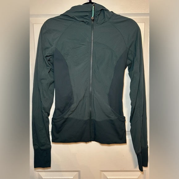 Lululemon In Flux Reversible Jacket- Dark Fuel/ Size 6 - Picture 9 of 13